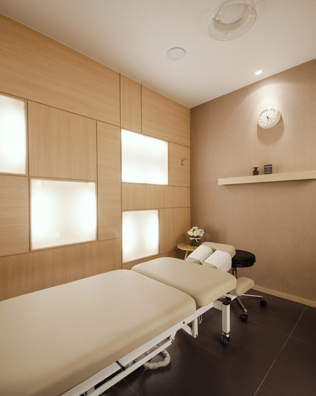 The Wells Clinic - Jamsil | Neurologist-Led Postural Correction & Pain Care