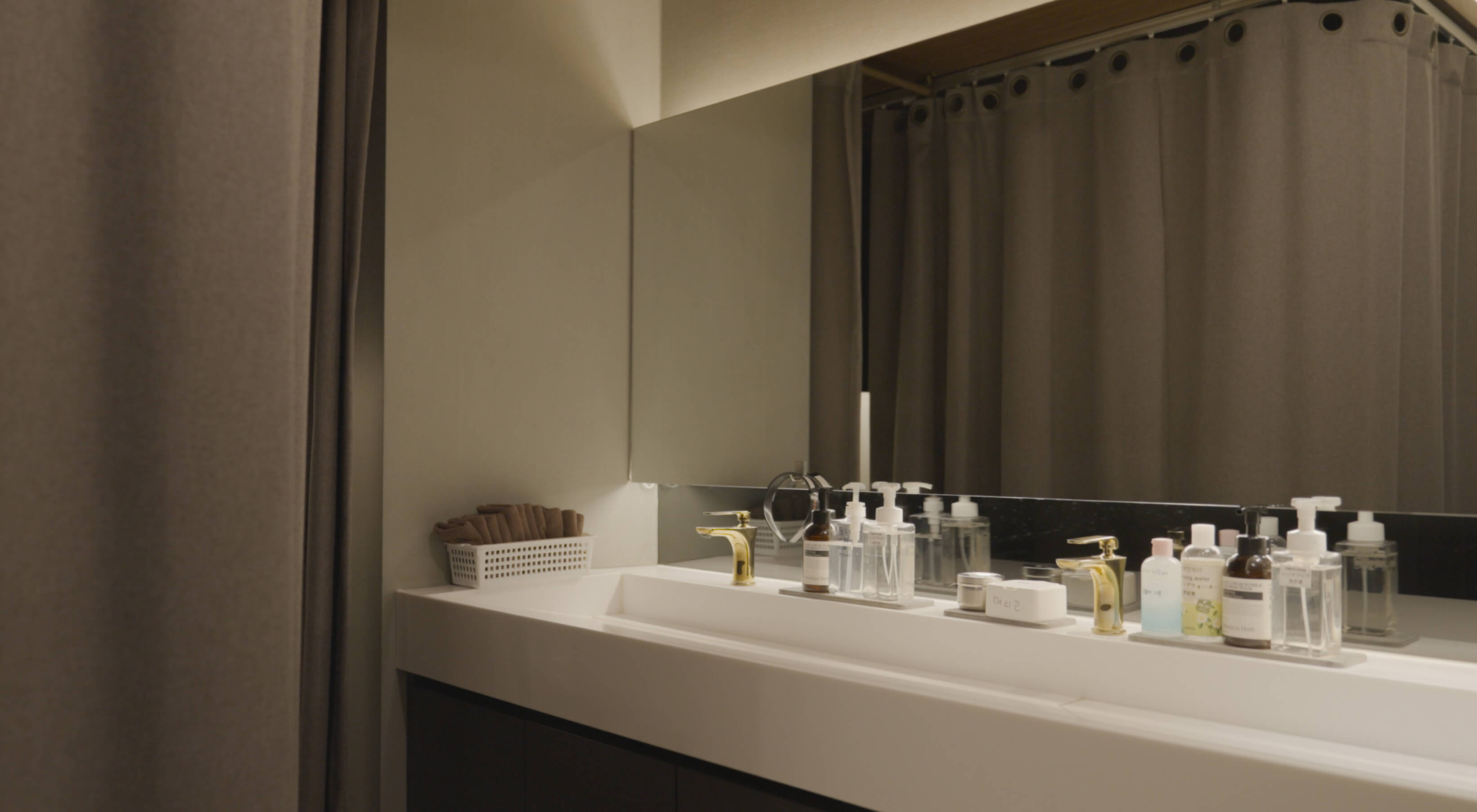 slider image slider_item_VQd3ph