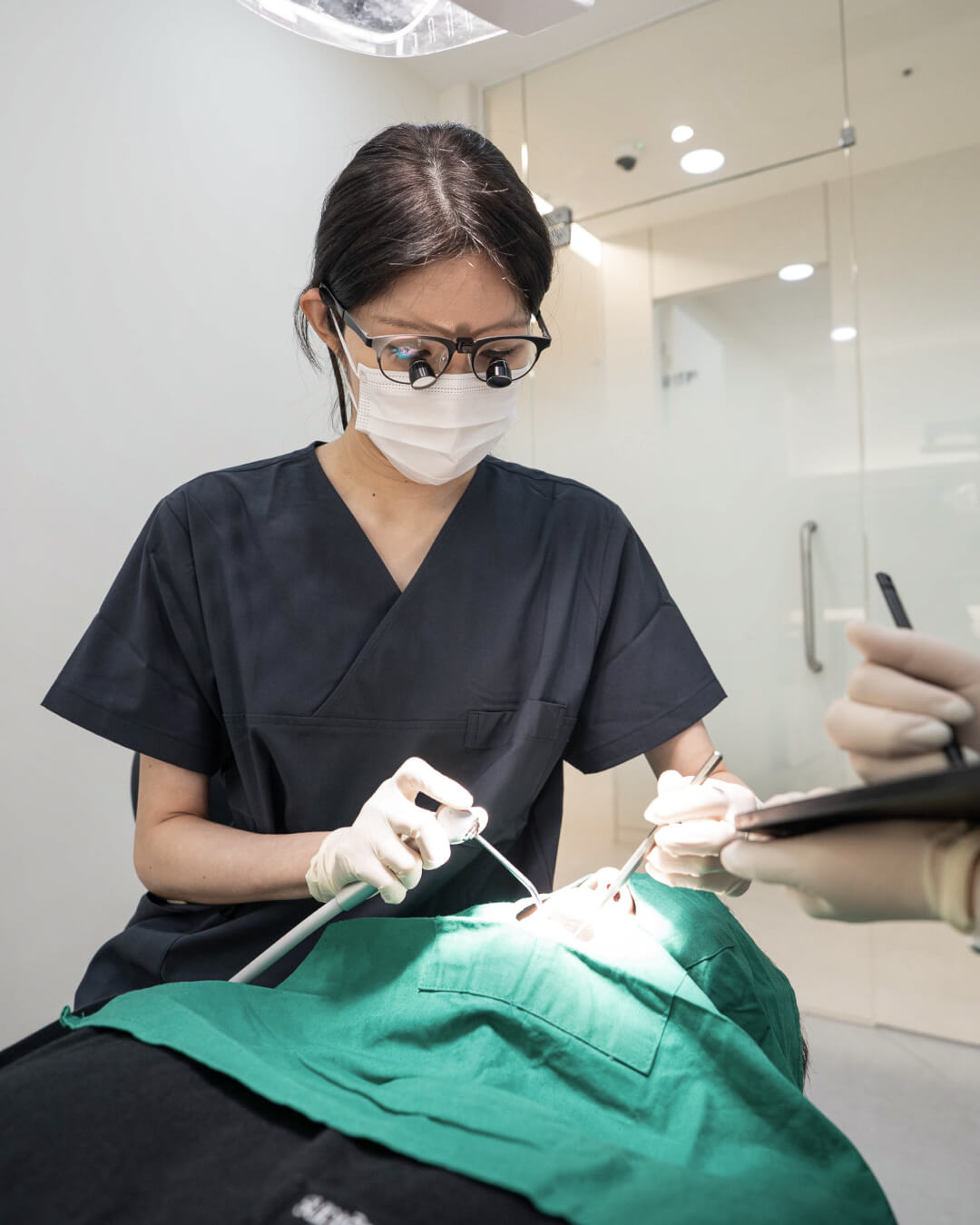 Yonsei Bolt Dental Clinic l Conservative Dentistry, Advanced Implants & No-Prep Veneer