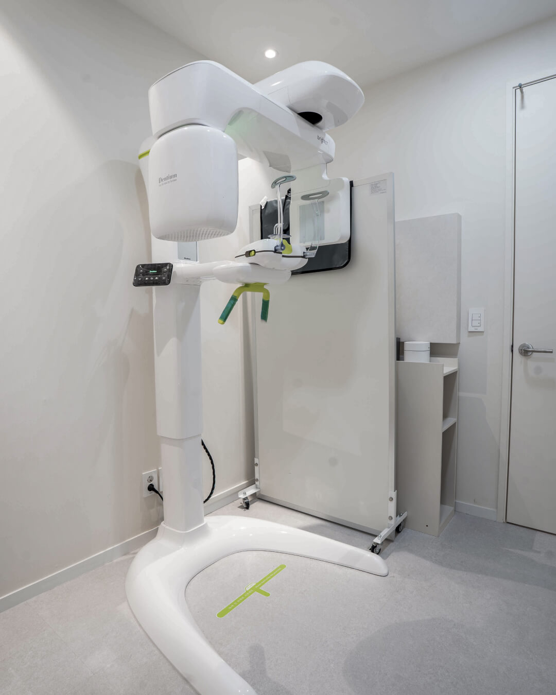 Yonsei Bolt Dental Clinic l Conservative Dentistry, Advanced Implants & No-Prep Veneer